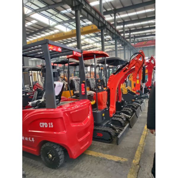 8.2KW One Ton Small Mini Excavator Crawler Digger For Home And Farm Use