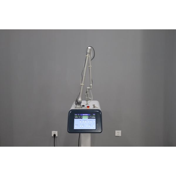 2700W Picosecond Laser Machine For Tattoo Removal / Skin Tightening