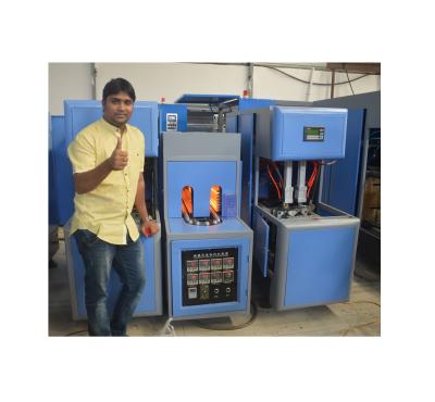 Máquina de sopro de garrafas PET de duas cavidades para produção de garrafas suaves