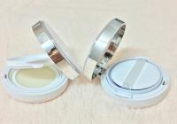 Caixa de creme do pó do estojo compacto do centímetro cúbico do coxim de ar do BB com cor plástica do costume da composição do espelho