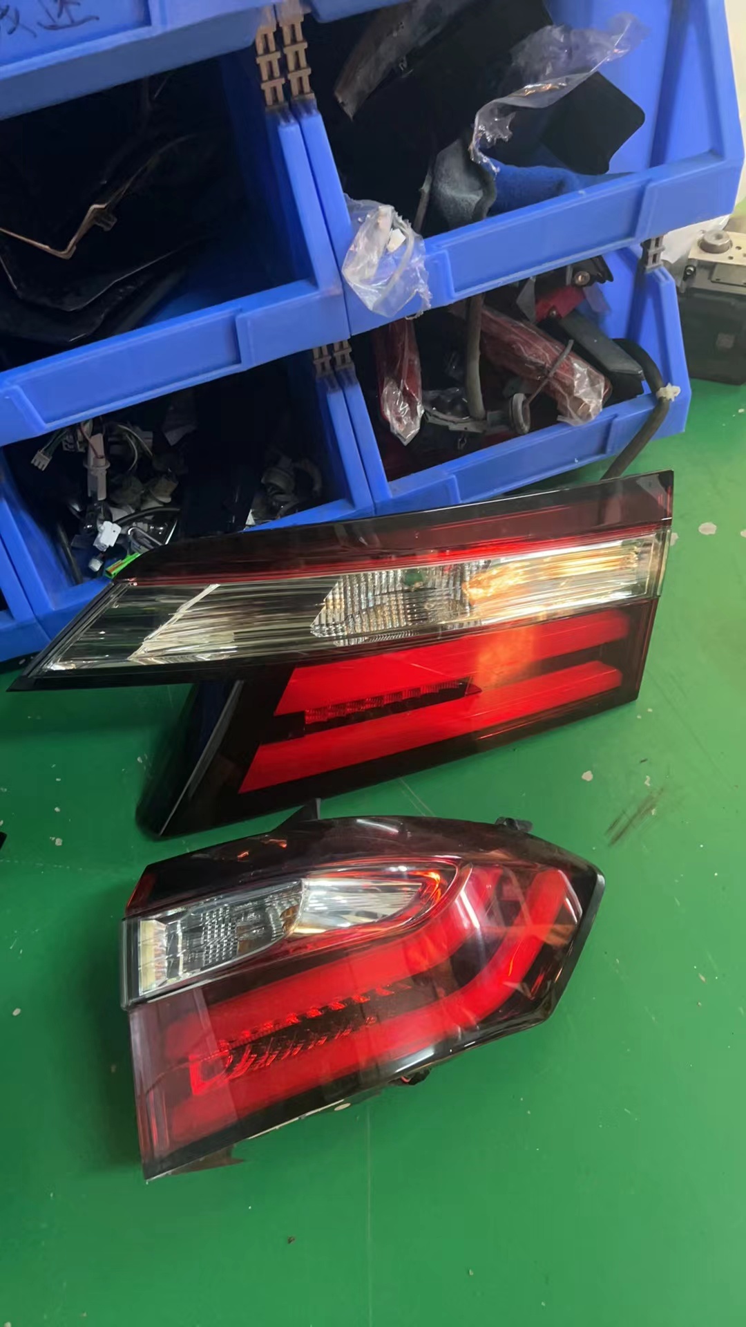 Genuine Used Honda Odyssey (RC3) Rear Tail Light Assembly Set of 4 (Left Outer + Left Inner + Right Outer + Right Inner)