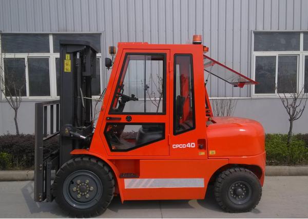 4 Ton Hydraulic Diesel Heavy Duty Forklift Equipment With Fan / Heater