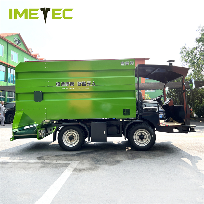 Battery Powered Livestock Robotic Feeding Systems Autonomous Equipment