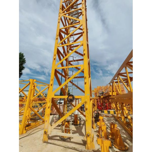 W7020 QTZ250 Guindaste de torre usado Com capacidade de carga de 10 toneladas 70 metros Jib de trabalho