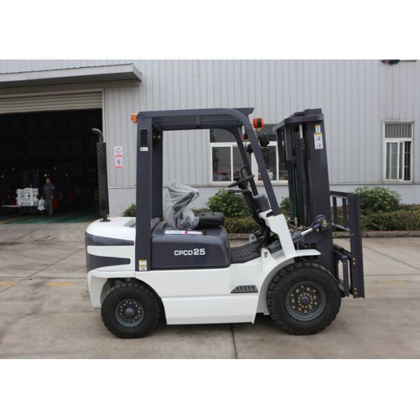 Small Turning Radius 2.5 Ton Industrial Forklift Truck for All Terrain Lifting / Carrying