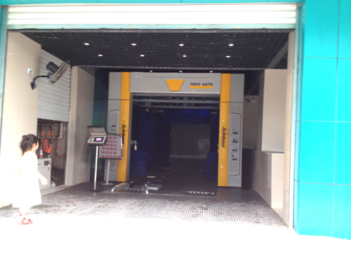 Durable TEPO-AUTO Tunnel Car Wash Machine Electric With Brush Cleaning