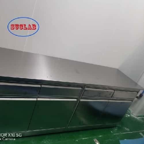 Excellent Customer Service Multiple Cabinets and Wood Materials Chemistry Lab Workbench Solution for Advanced Laboratory Work
