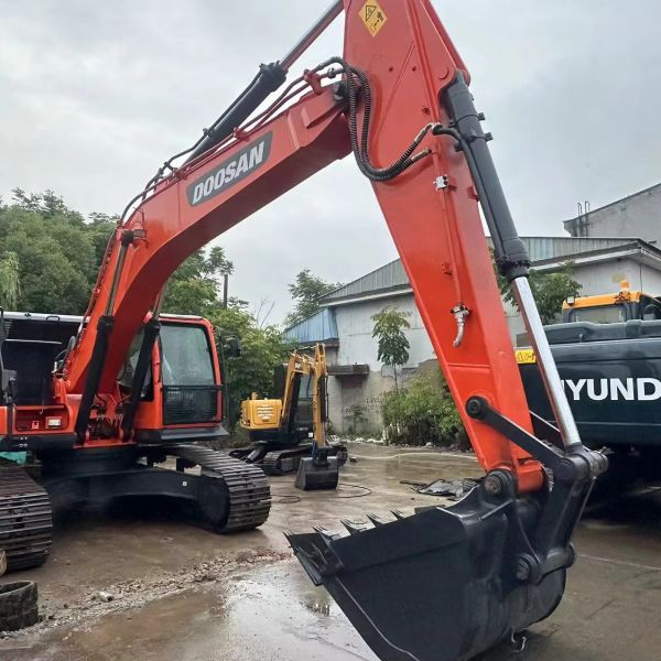 Doosan en stock excavateur utilisé doosan dx300 avec prix bon marché à la vente