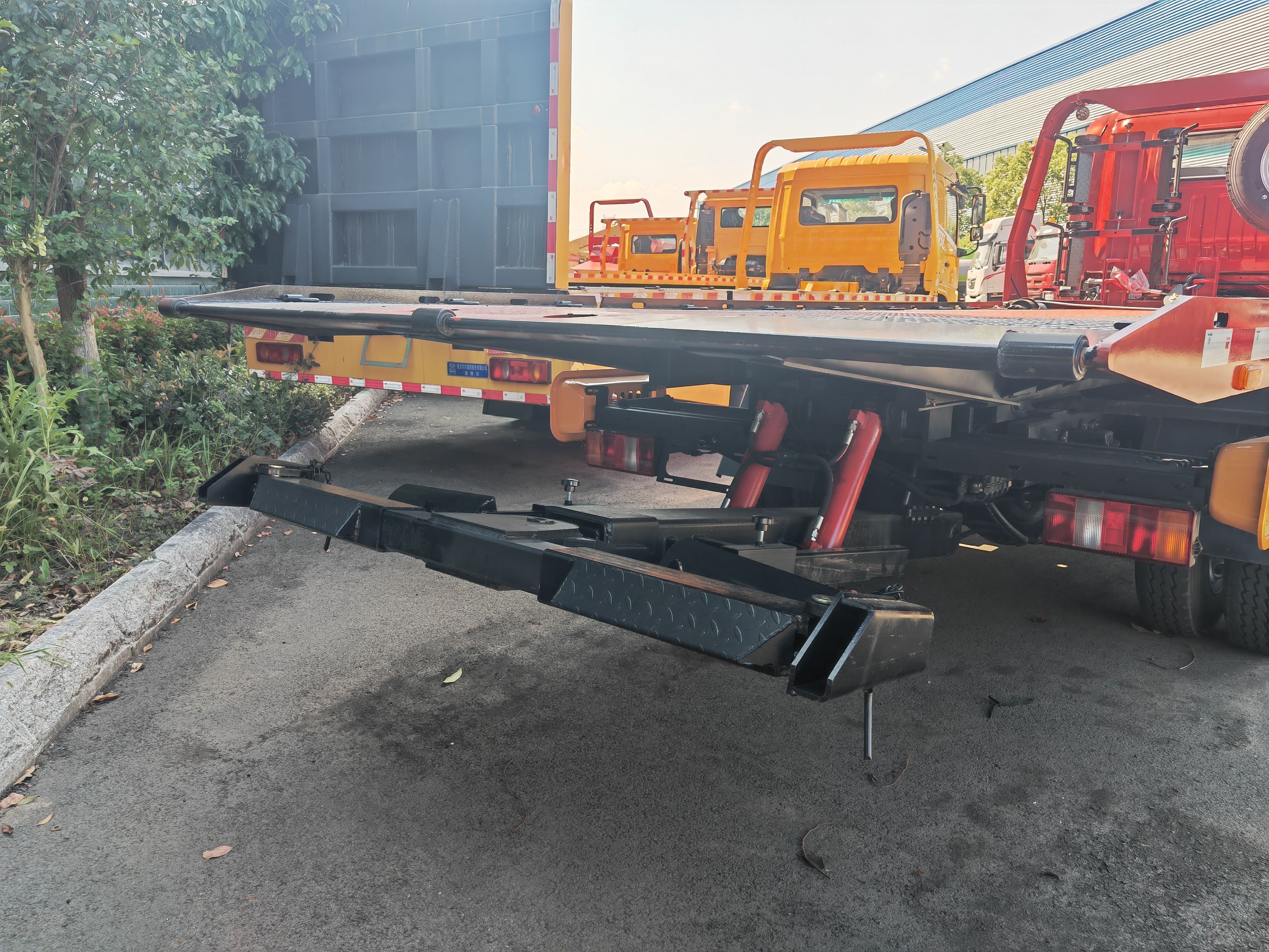 SINOTRUK HOWO 4x2 Flatbed Wrecker Truck (Tow Truck)