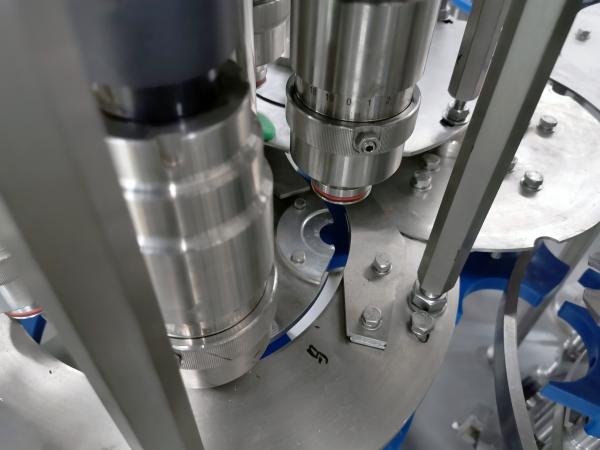 Large Capacity 4000BPH Edible Oil Filling Machine For Bottled Food Oil Production