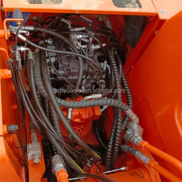 Excavadora de segunda mano Doosan DH150 con un peso de máquina de 15000 KG en el medio