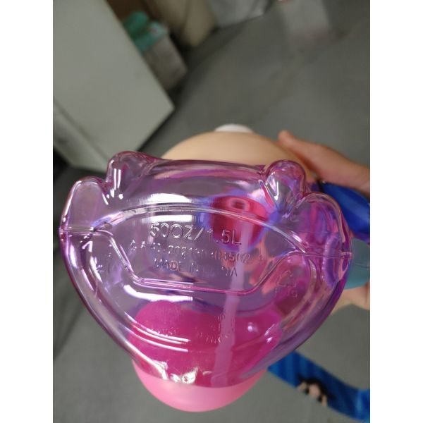 O CE 1500ml caçoa copos plásticos da água com tubo e correia