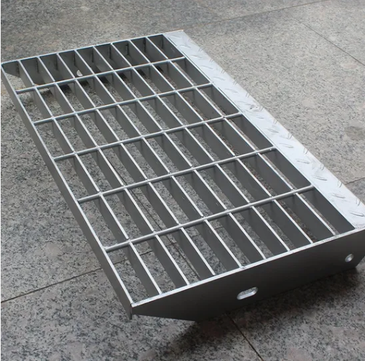 Galvanized Steel Stair Tread with Anti-Slip Safety and Customizable Sizes for Industrial Platforms