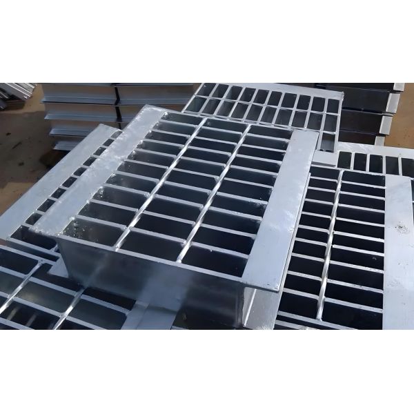 Floor Slot Drain Pedestrian Bar Grates 30x3 Galvanized Steel Grating Weight in Silver