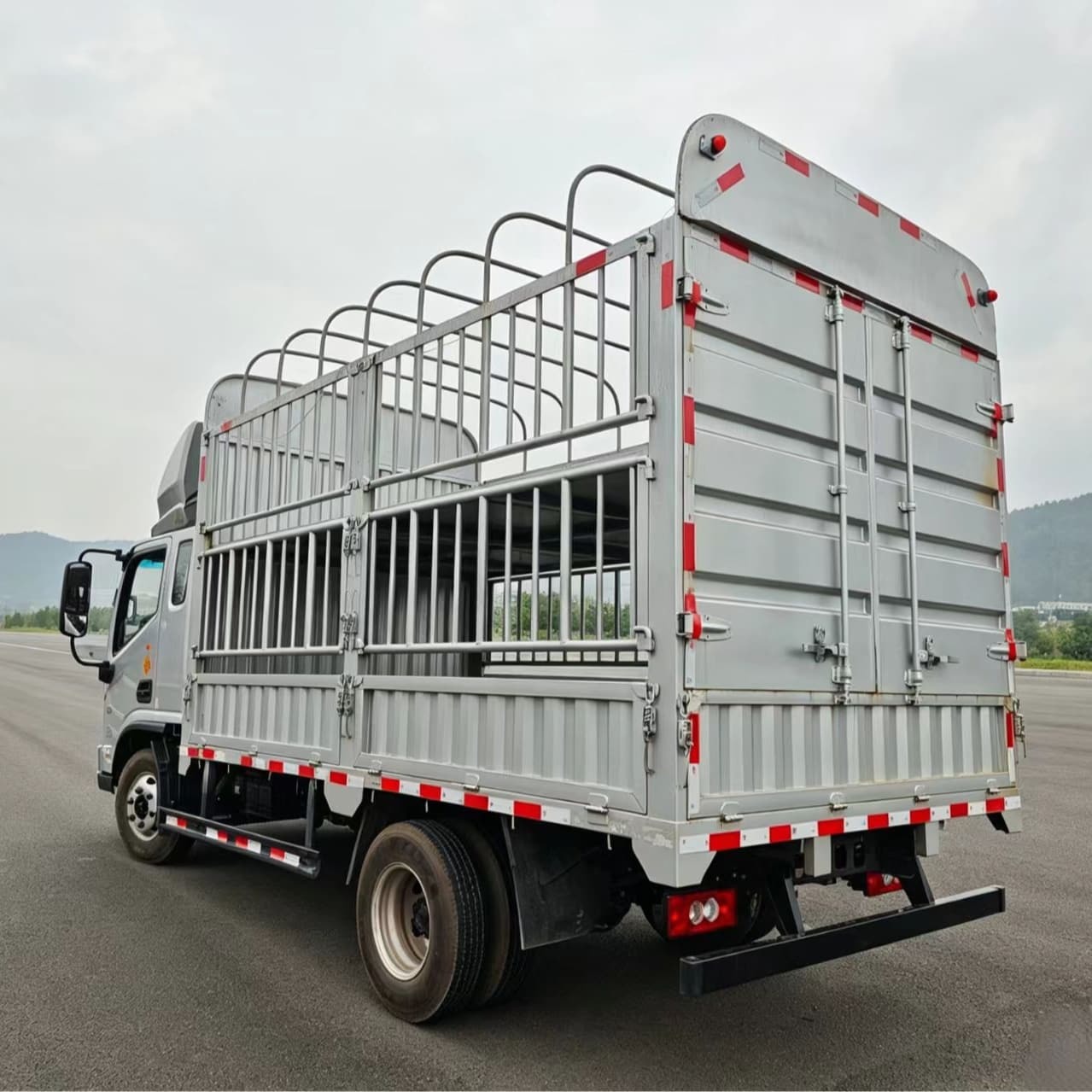 4x2 143HP Foton Aumark S1 Stake Truck - Heavy Load Cargo Truck For Fruit Vegetable And Urban Delivery