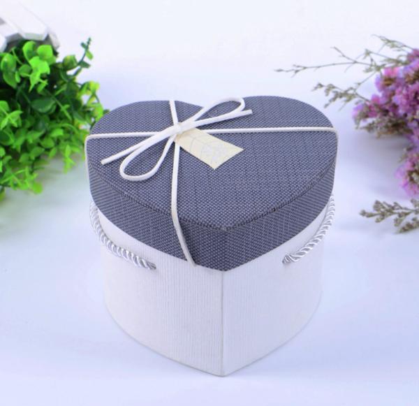 Caja de regalo con tapa abatible personalizada Embalaje de fiesta de aniversario de cartón blanco