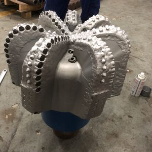 Outil de forage 17-1/2 pouces PDC Diamant Bit pour le marché mondial