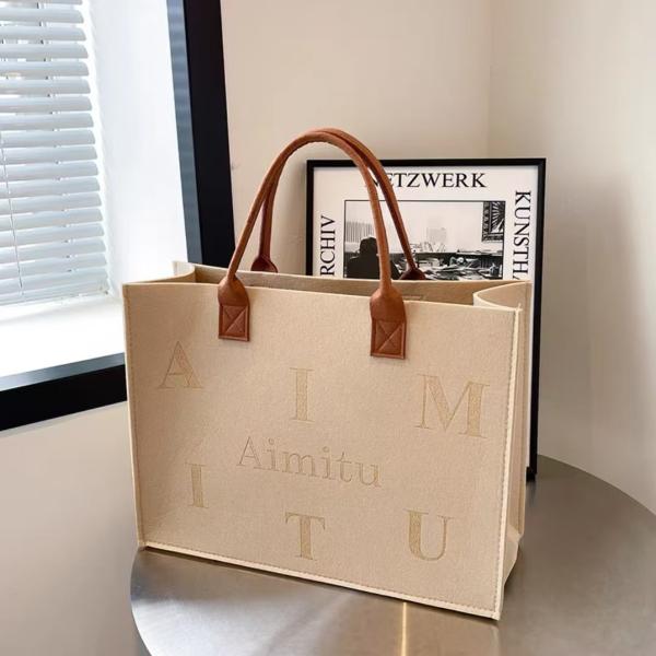Portable Promotion Custom Printed Logo Felt Tote Bag Handbags Wool Felt Grocery Shopping Tote Bag Wholesale Fashion Women Daily Felt Gift Tote Bag With Outer Pocket