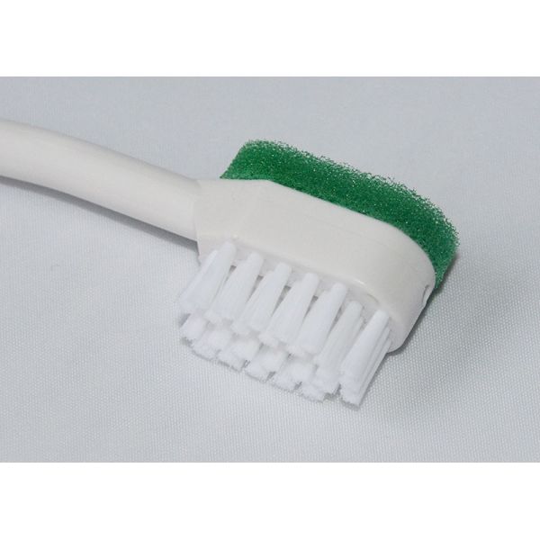 Устранимая губка всасывания пены чистит устную очищая ручку щеткой губки медицинскую