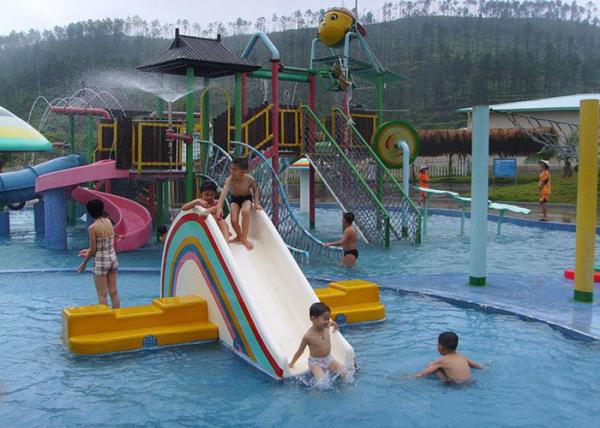 O equipamento/crianças do campo de jogos do parque do Aqua molha a casa para o recurso do hotel