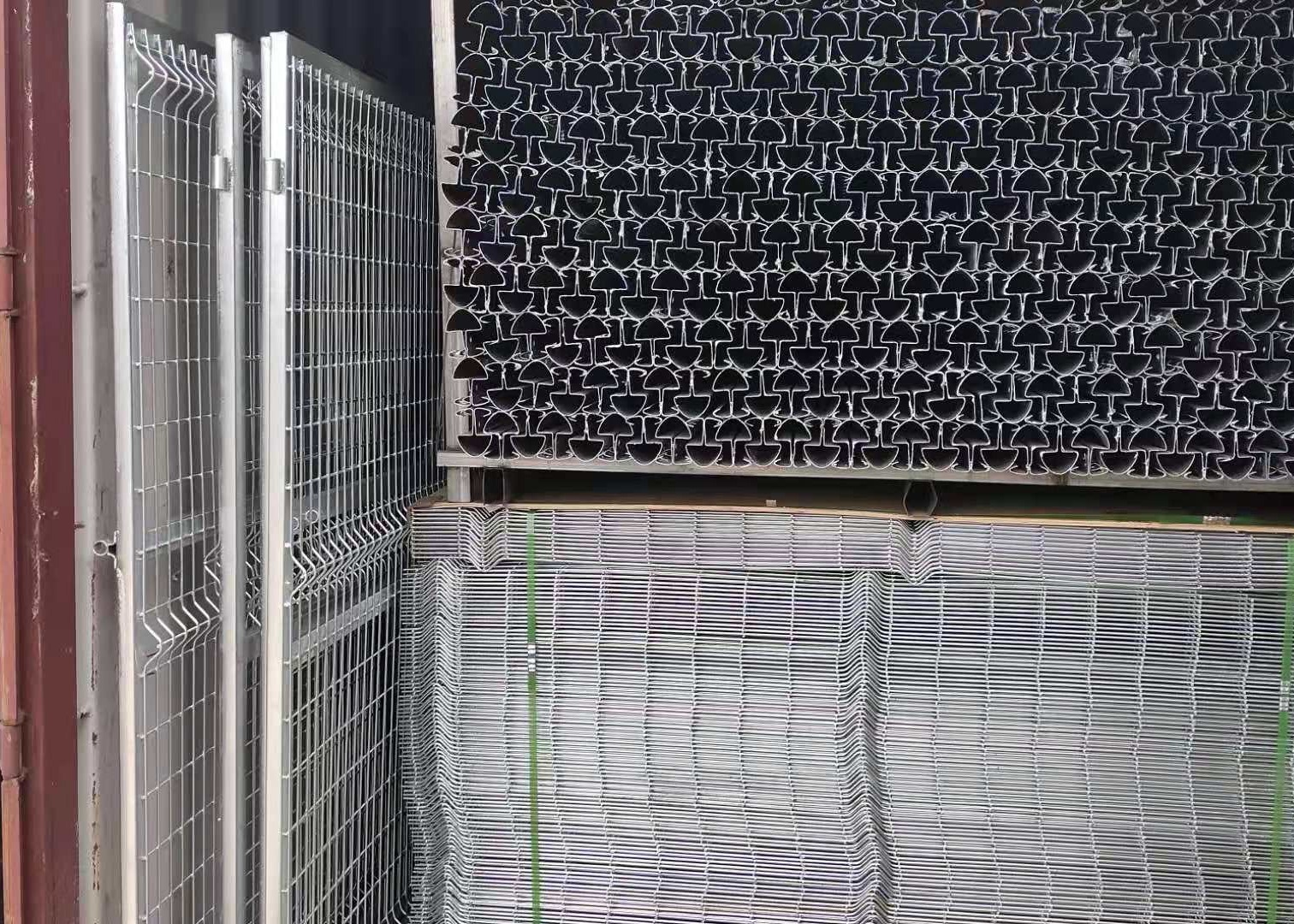 Изогнутая загородка стального треугольника сетки гнуть/3д сварила загородку панели ячеистой сети