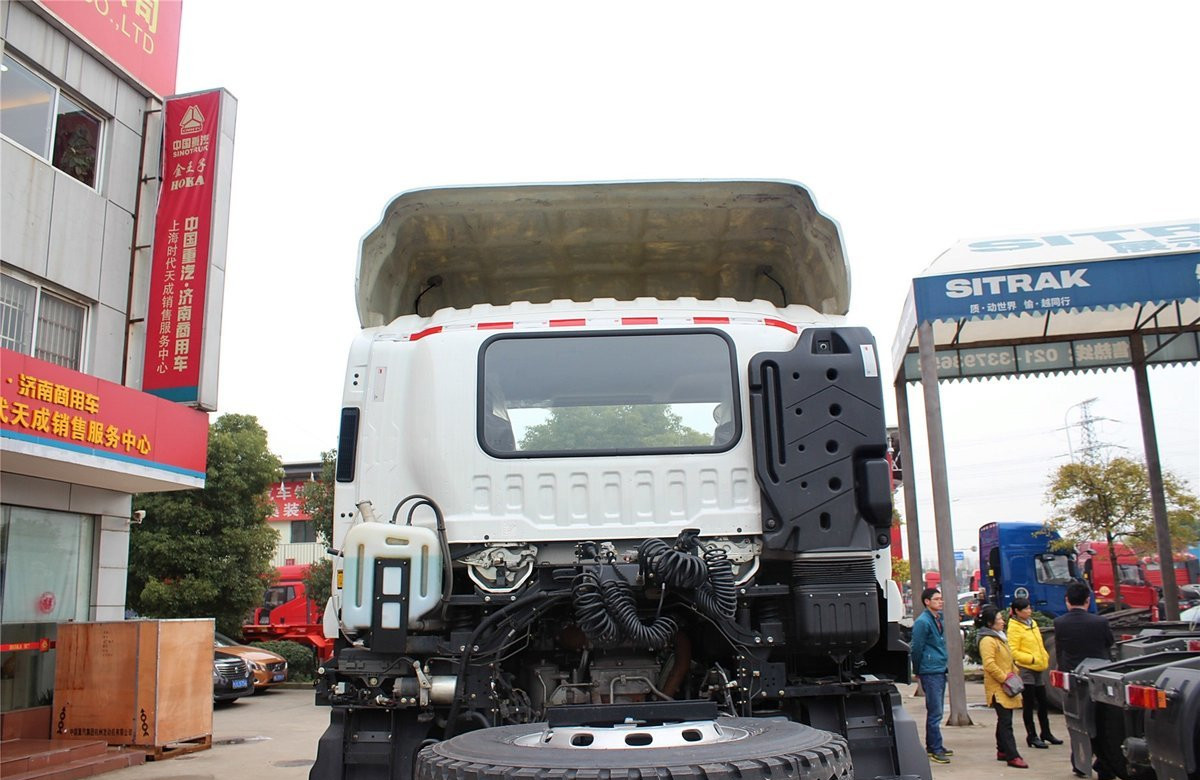 4х2 тракторный грузовик с одним деф ISUZU Двигатель Deisel двигатель 350 л.с. Евро 4 выхлопная труба и половина кабины