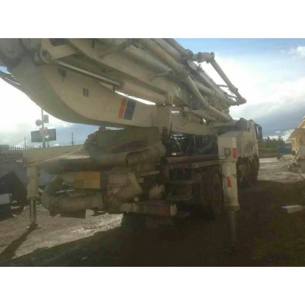 Бетонная насосная машина Zoomlion с 49-метровым насосным грузовиком высокого/низкого давления