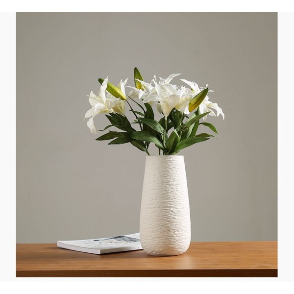 Low MOQ Classic Art Designer Handmade Ceramic Vase for Table Wedding Table Decoration