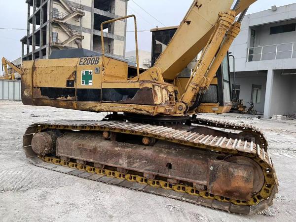 Motor Modelo CATERPILLAR 3116 18800KG Em bom estado CAT E200B de segunda mão Com 88kw de potência