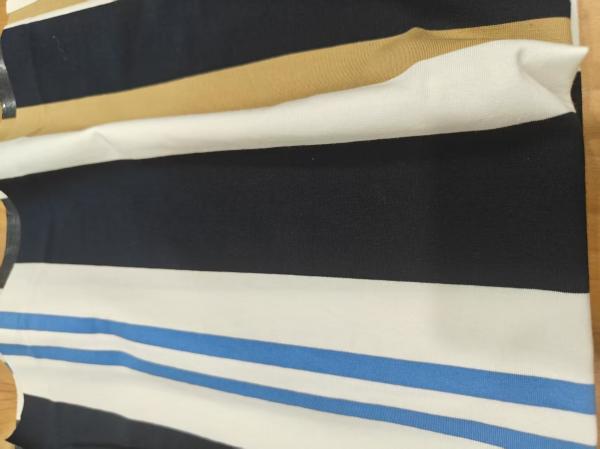 Tissu en maille rayée de coton et élasthanne 40S pour t-shirts