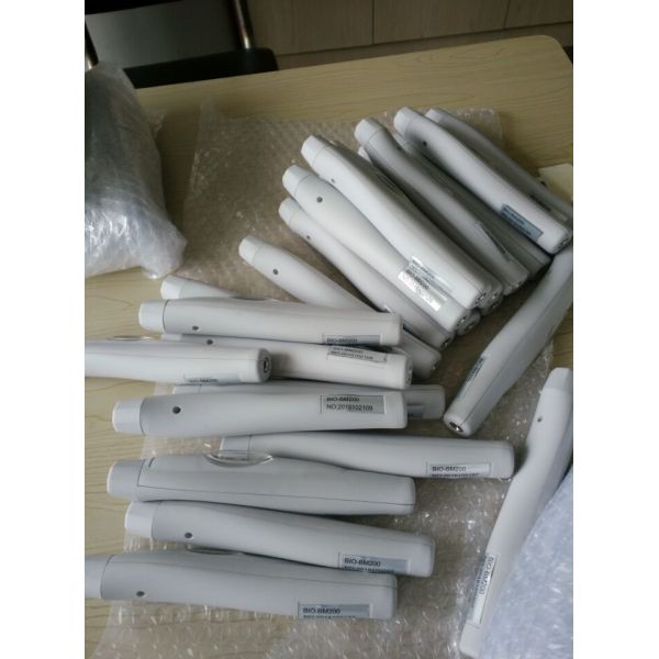 Pocket Mini Vein Finder Machine Medical ABS Material No Radiation Vein Locating Device