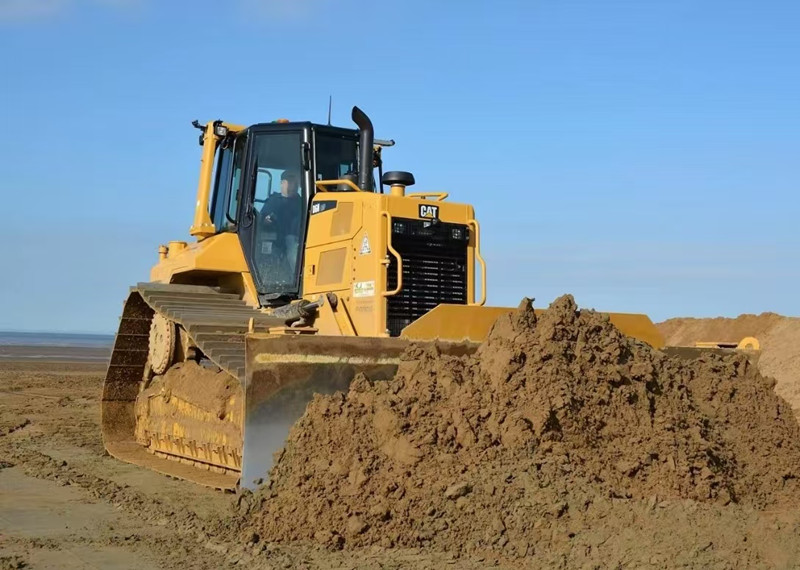 Подержанный бульдозер Caterpillar D4 Подержанный бульдозер Оригинальные гидравлические ползучие машины