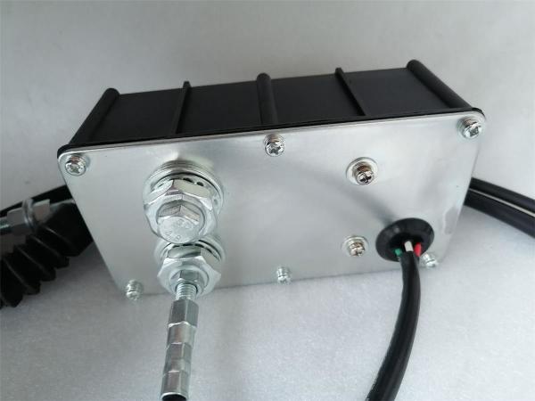Pour les moteurs de commande de type Solar340LC-V, le moteur 300513-00008
