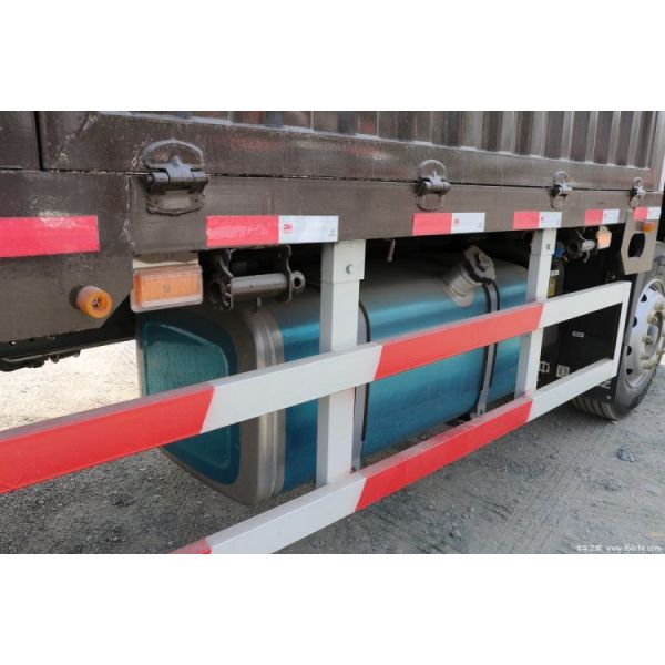 Sinotruk National Heavy Duty Truck HOWo NX 220HP 4X2 6.75m Hurdle Truck for Van Cargo