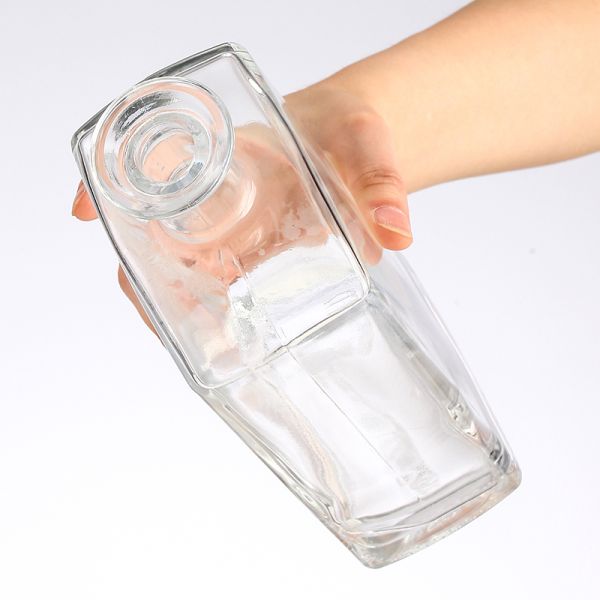 Luxury Clear Glass Bottle for Whisky 500ml 700ml High End Acceptable Customer's Logo