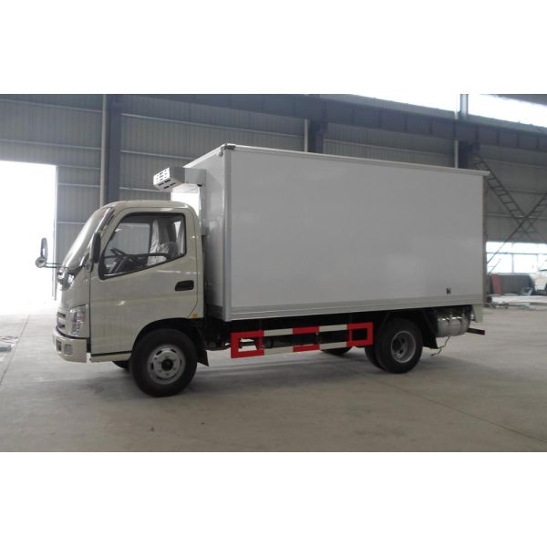 light duty HOWO 5 ton refrigerator truck