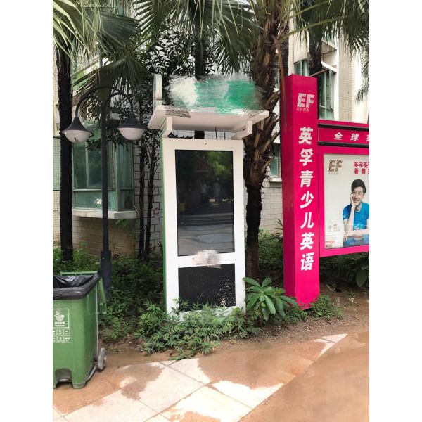 Totem Outdoor Digital Signage LCD Advertising Screen Brightness 2000 Nits Monitor