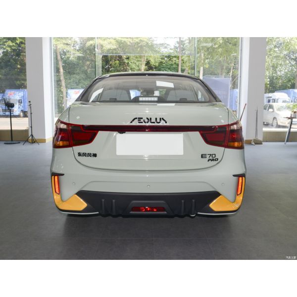As Picture 2023 Dongfeng Aeolus E70 Yizhi Version 420KM Battery Life Hybrid Fuel Type