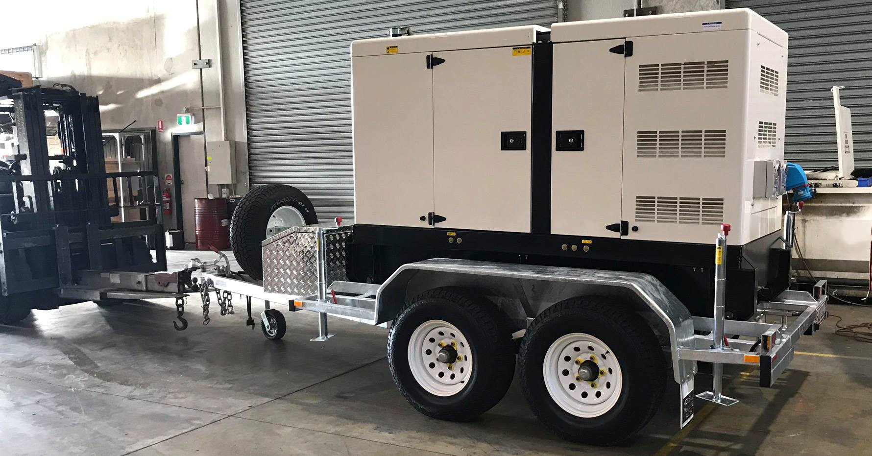 Генераторы Perkins трейлера 300 киловаттов дизельные генератор 400 Kva с 4 колесами