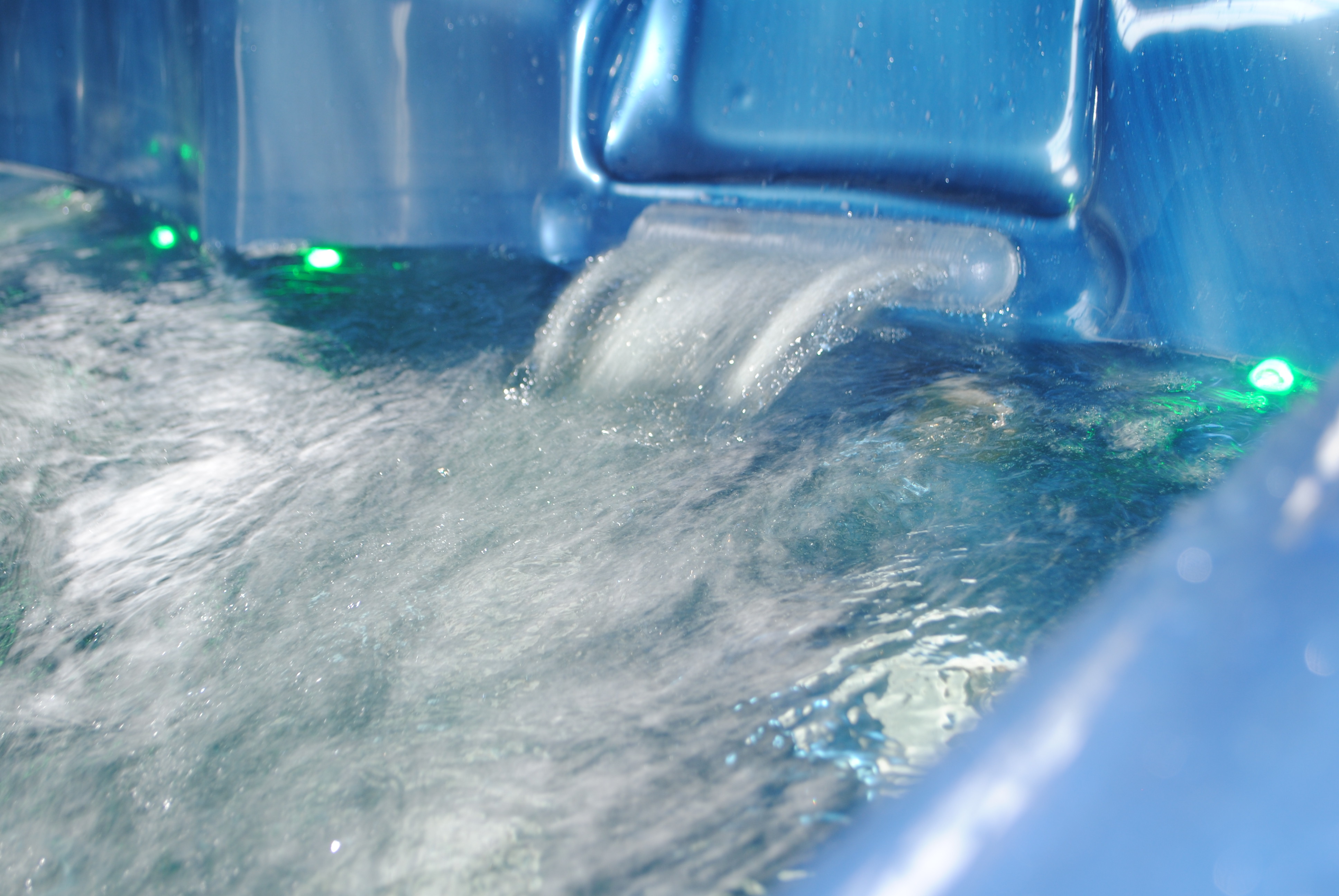 Square whirlpool massage outdoor swim spa hot tub with 5 x seats + 1 x full body lounge