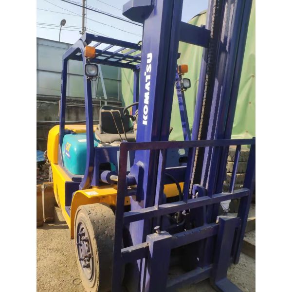 Used Komatsu Forklift for Advertising Company Diesel Engine Customizable Fork Length and Hot Product 2019