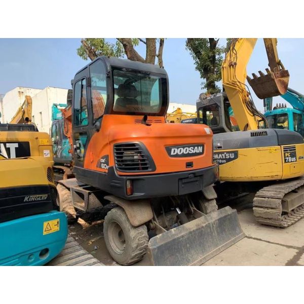 Excavateur à roues Doosan DX60W d'occasion En excellent état/Excavateur à roues mini Doosan d'occasion À vendre