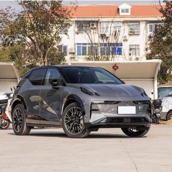 Coche eléctrico Zeekr X Long Range Dinámico Moda 5 puertas 4 asientos SUV compacto en blanco