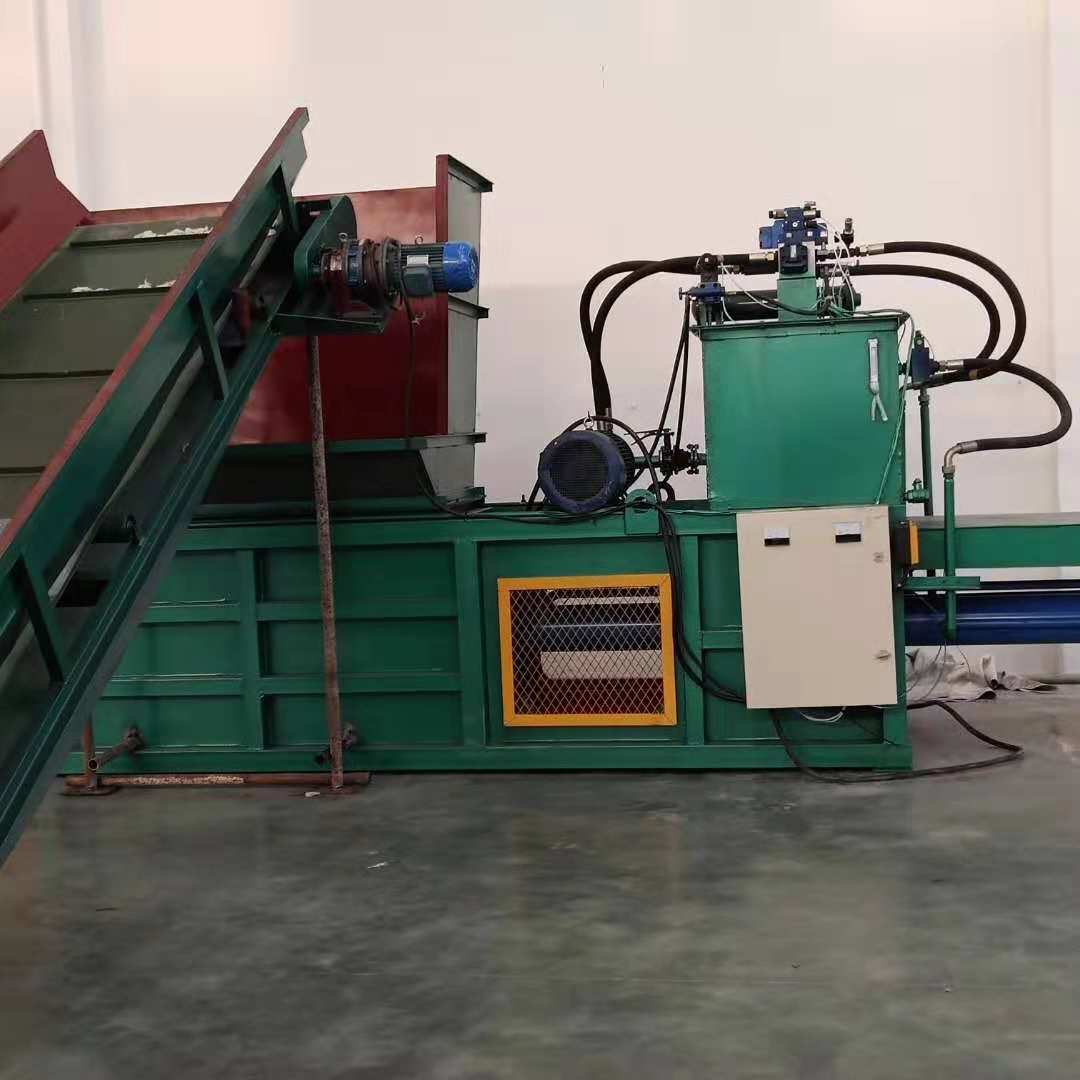Manual vertical baling machine With 5.5 KW Motorpower And 4 Bales/H Efficiency Energy Saving