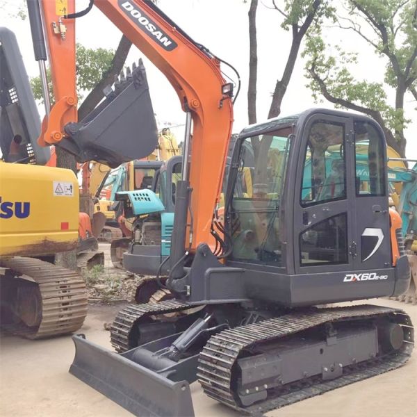 Mini Used Doosan DX60-9C Excavator Original Crawler Earth-moving Machinery from Korea