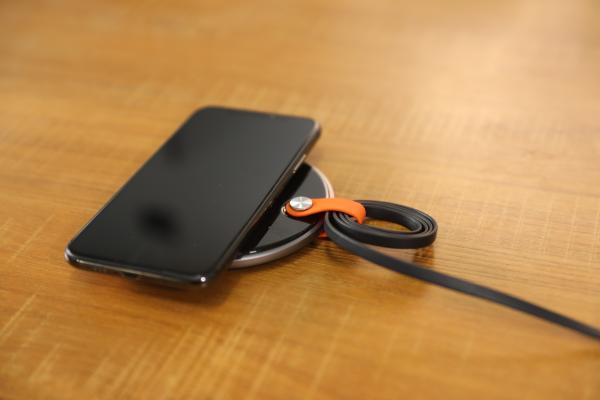 Ultra Thin Desktop Mini Fast Wireless Phone Charger with full power for iPhone 8 Samsung mobiles