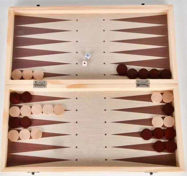 Un jeu de société d'échecs en bois amélioré, une pièce d'échecs artisanale et des emplacements de stockage pour enfants adultes