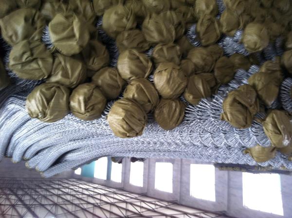 china supplier barbed wire chain link fence, stainless steel chain link fence