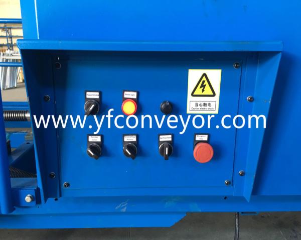 Truck Loading Conveyor has a standing platform/Movable belt conveyor with standing platform