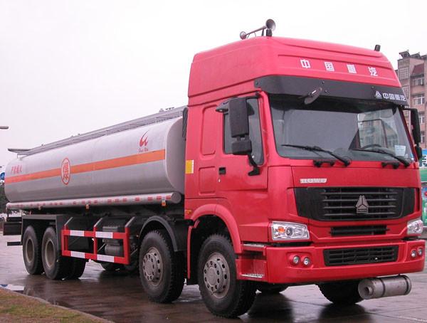 High performance Oil tank truck Tank Truck Trailer , 25000L capacity fuel tanker truck